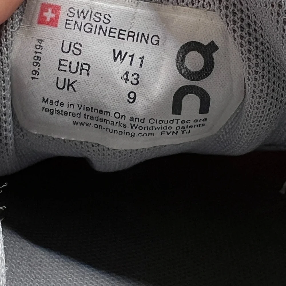 On Cloud 19-99194 Womens 11 Running Shoes Glacier White‎ Mesh Athletic Sneaker